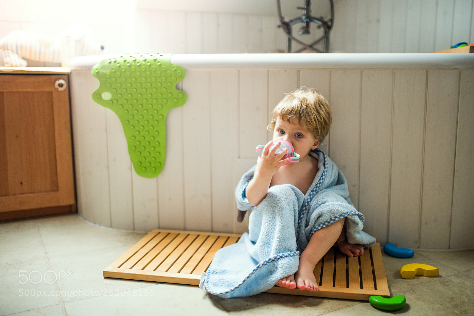 Nikon D4S sample photo. A toddler boy wrapped photography