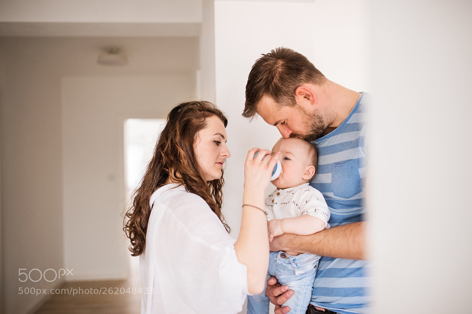 Nikon D5 sample photo. Young family with a photography