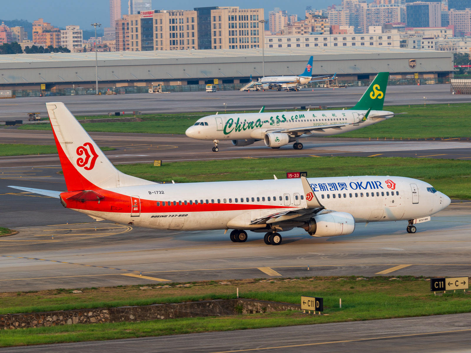 奥凯航空公司B737客车