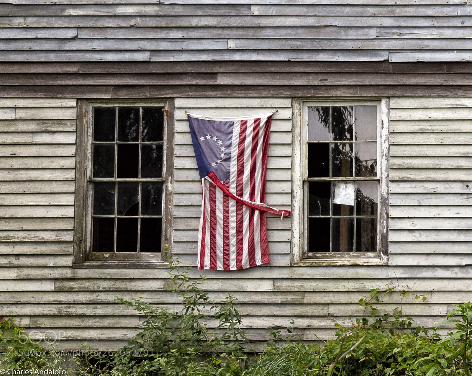 Canon EOS 6D sample photo. Colonial flag between two photography