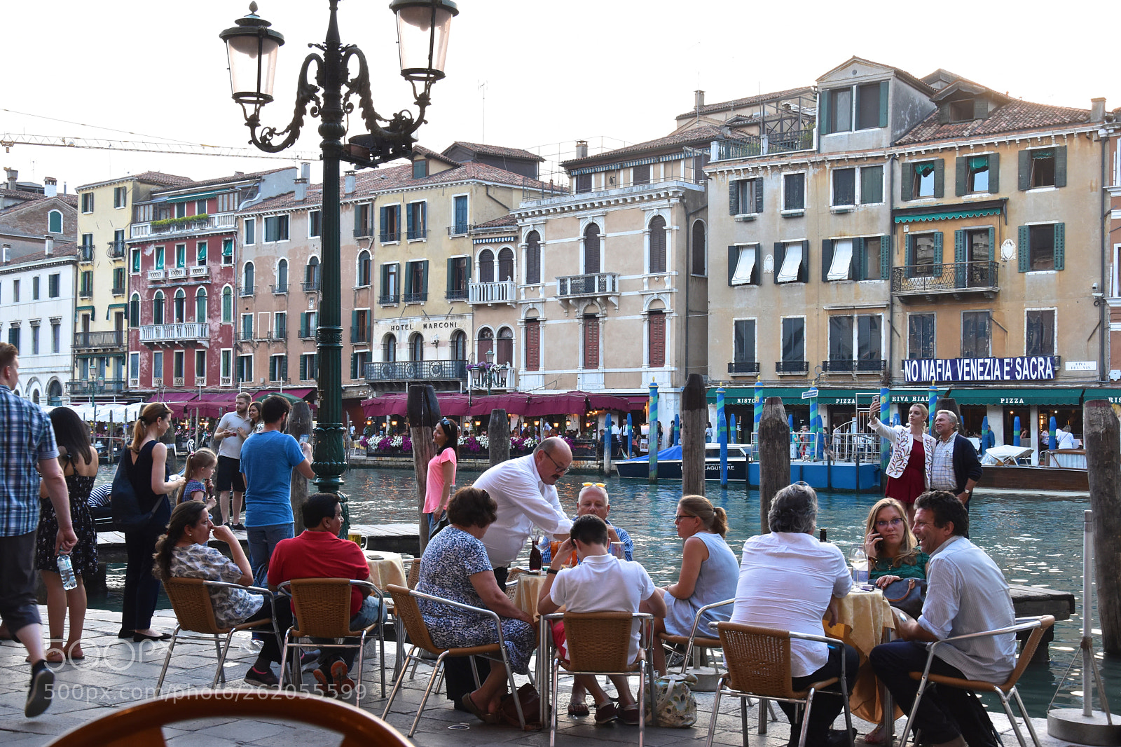 Nikon D5500 sample photo. Evening drinks in rialto photography