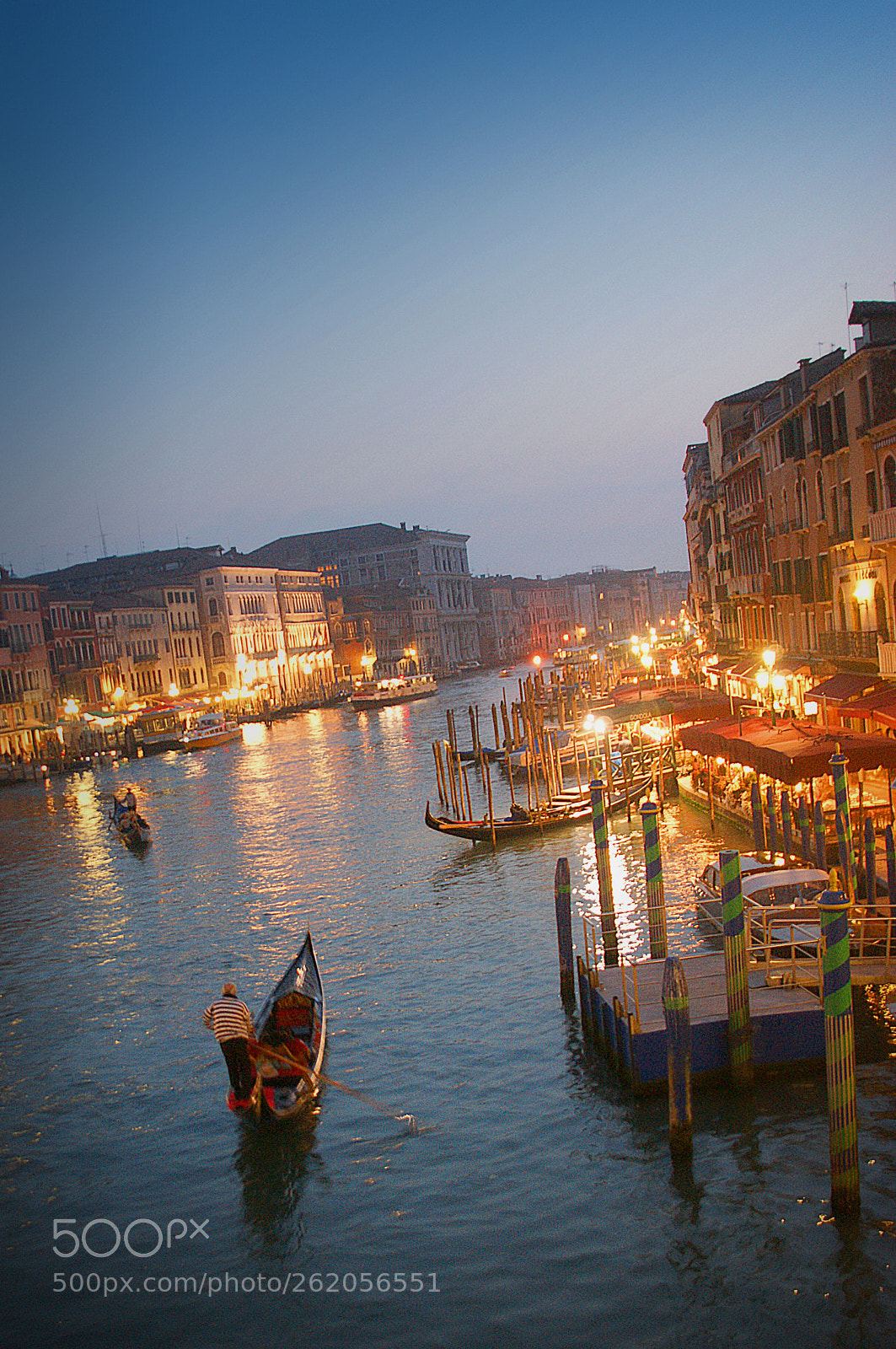 Sony Alpha DSLR-A350 sample photo. Lonely gondolier at evening photography