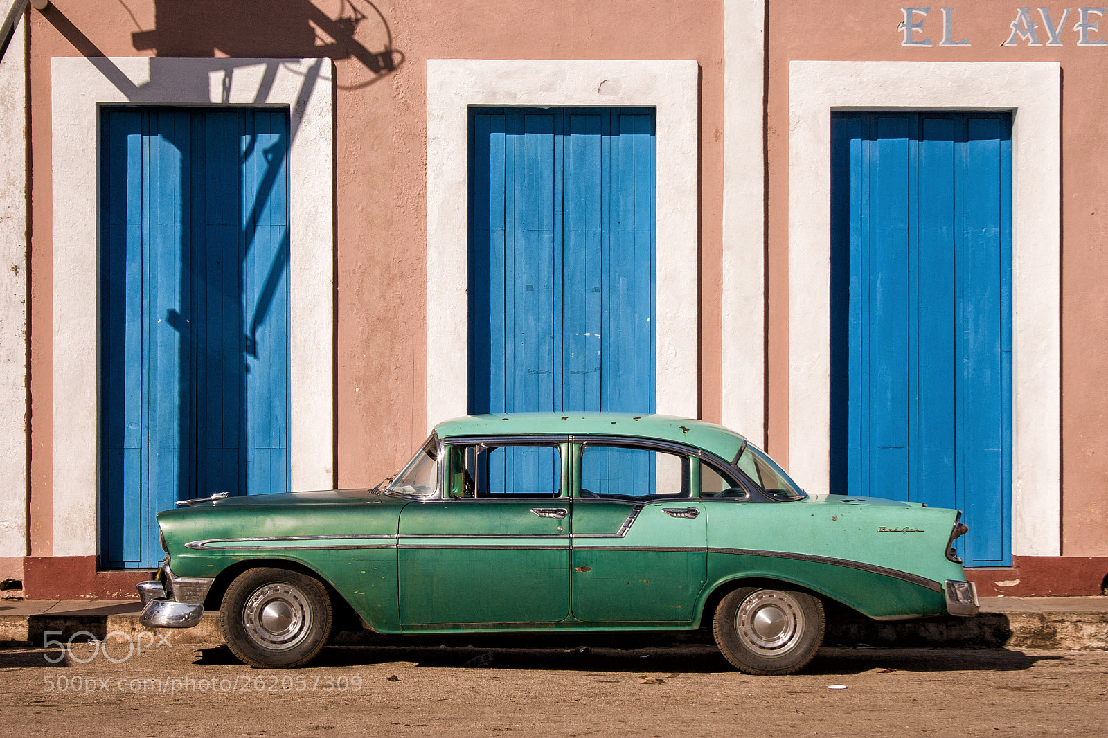 Canon EOS 20D sample photo. Old american chevrolet in photography