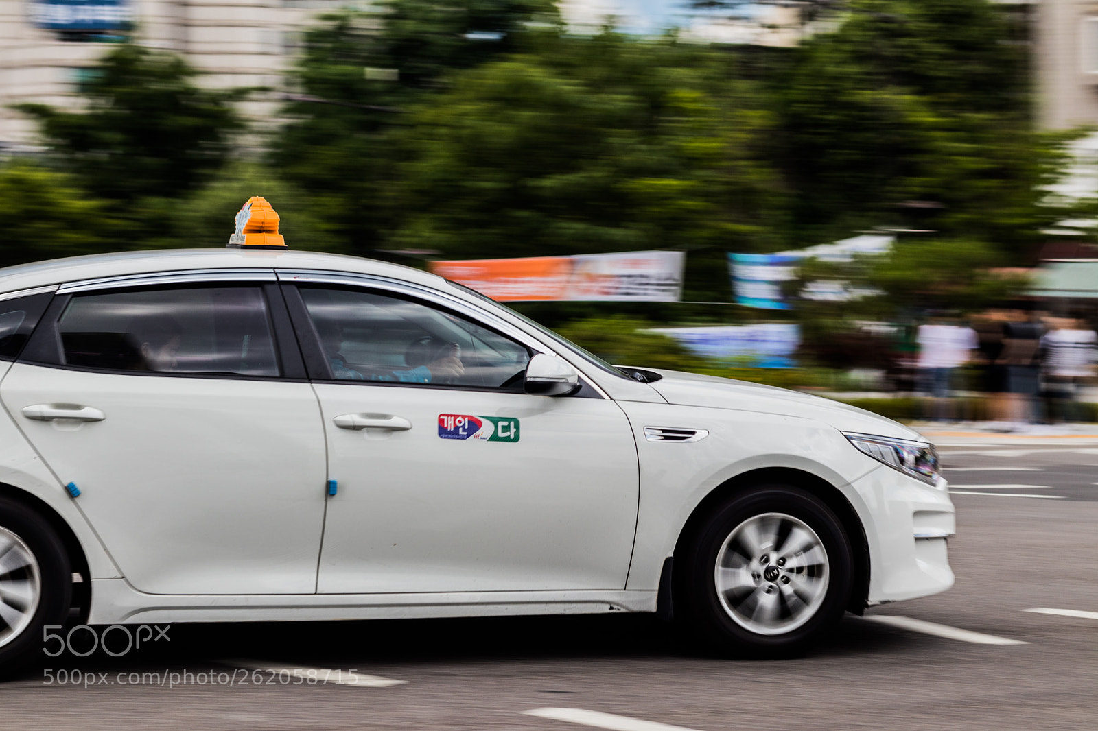 Canon EOS 800D (EOS Rebel T7i / EOS Kiss X9i) sample photo. Seoul taxi driver photography