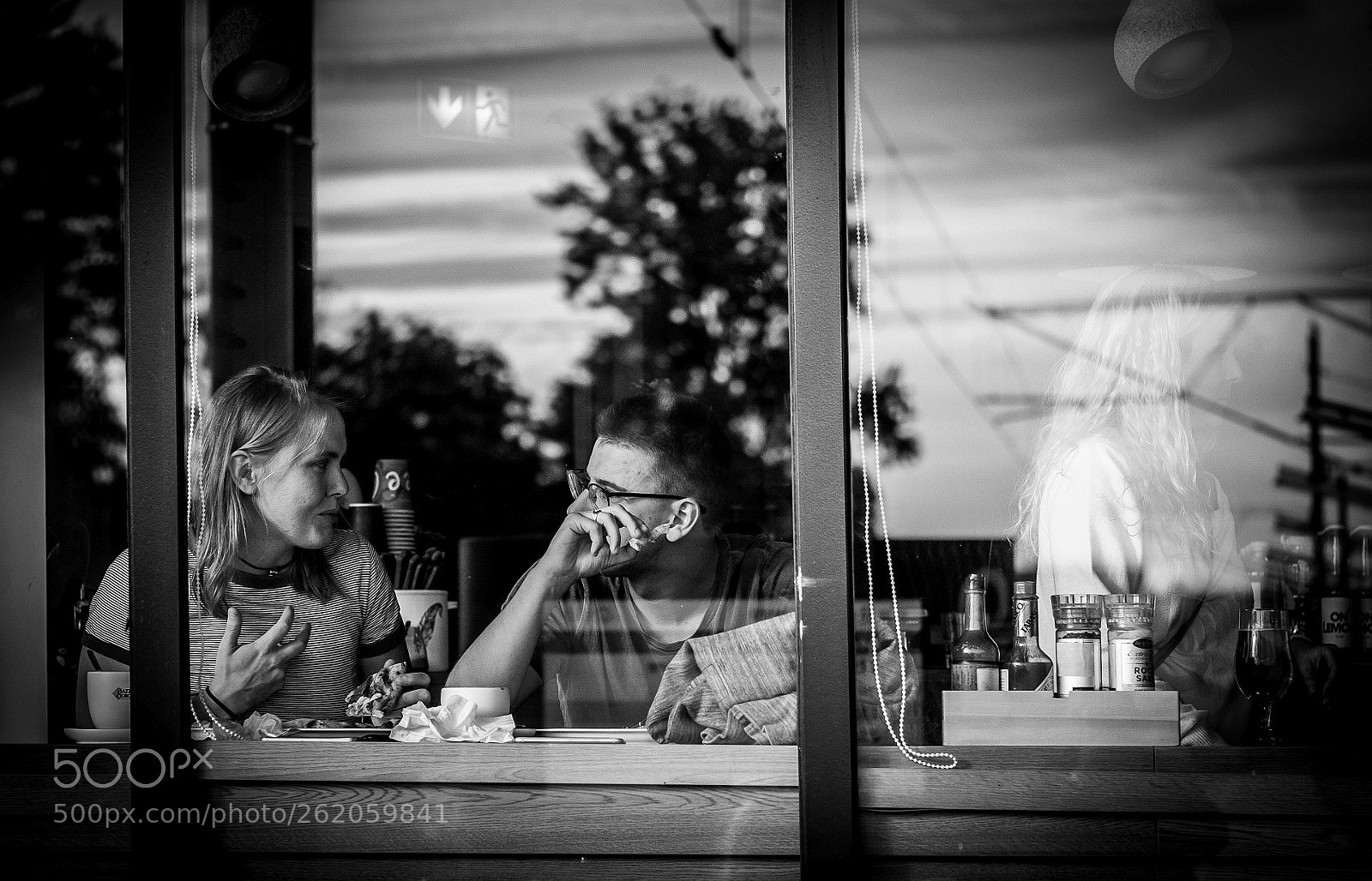 Fujifilm X-T20 sample photo. Diner window photography