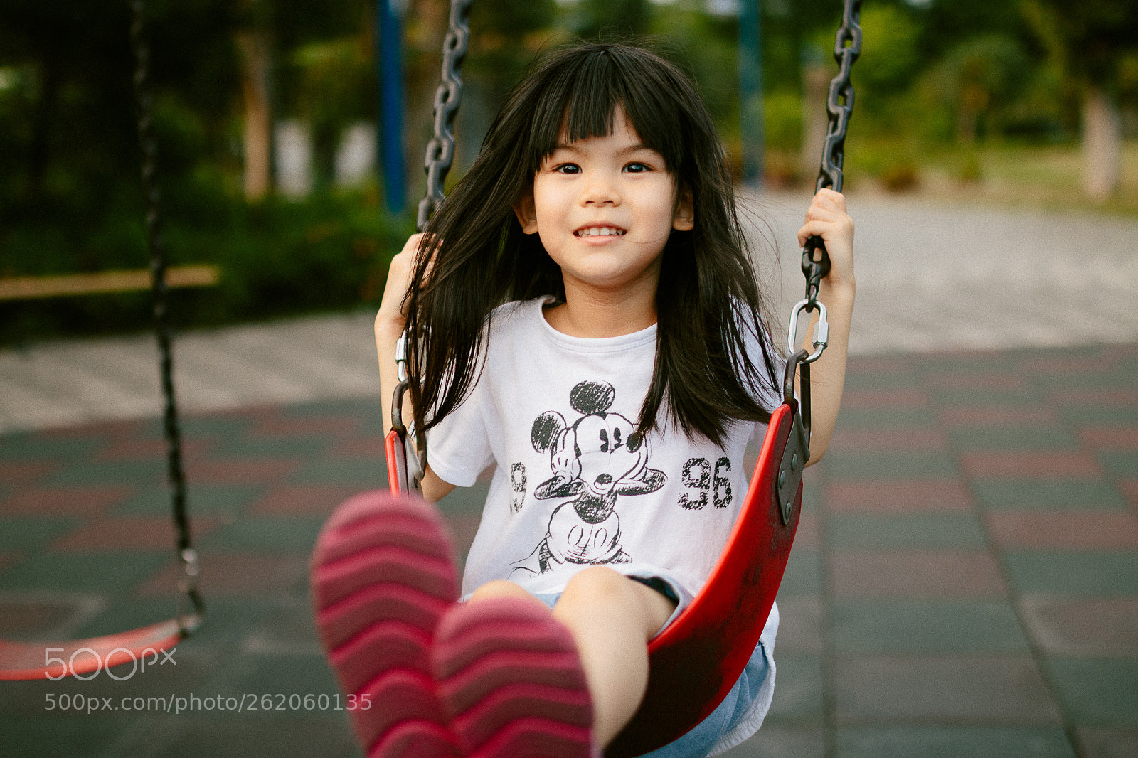 Canon EOS 70D sample photo. ブランコに乗る photography