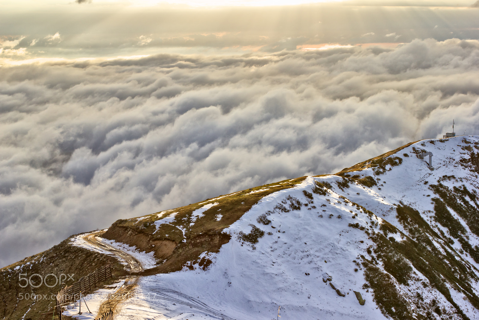 Canon EOS 550D (EOS Rebel T2i / EOS Kiss X4) sample photo. Above the clouds 1 photography