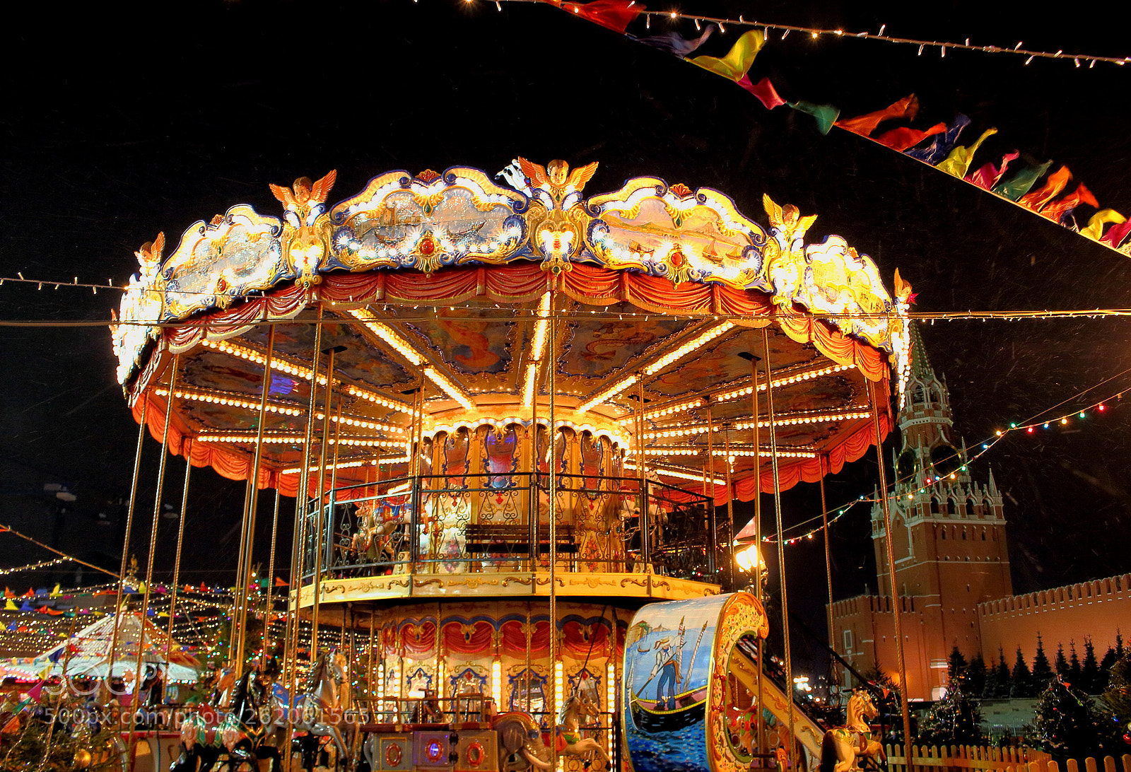 Canon EOS 100D (EOS Rebel SL1 / EOS Kiss X7) sample photo. A colorful carousel at photography
