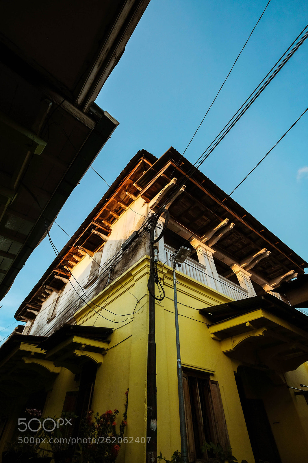 Fujifilm X-T10 sample photo. Yellow house photography