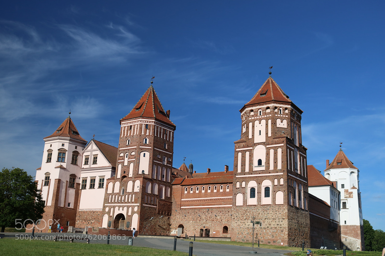 Canon EOS 750D (EOS Rebel T6i / EOS Kiss X8i) sample photo. Worldly castle photography