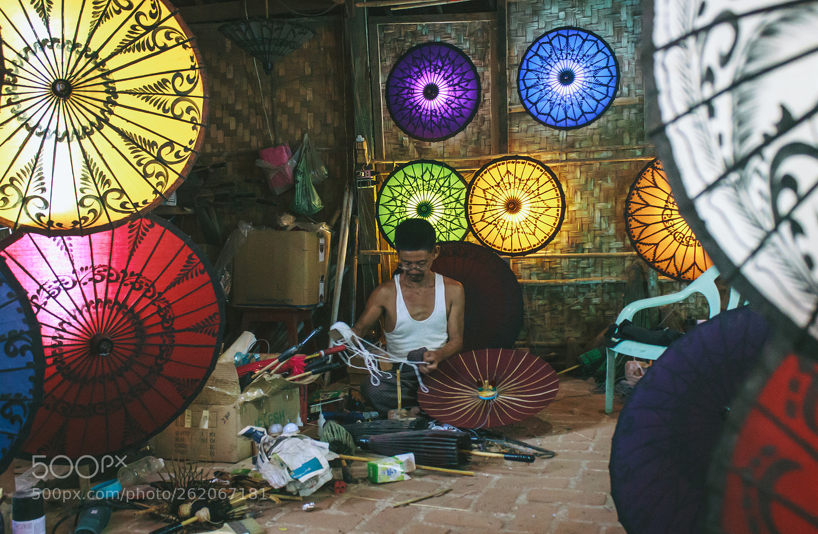 Canon EOS 550D (EOS Rebel T2i / EOS Kiss X4) sample photo. Pathein umbrella shop in photography