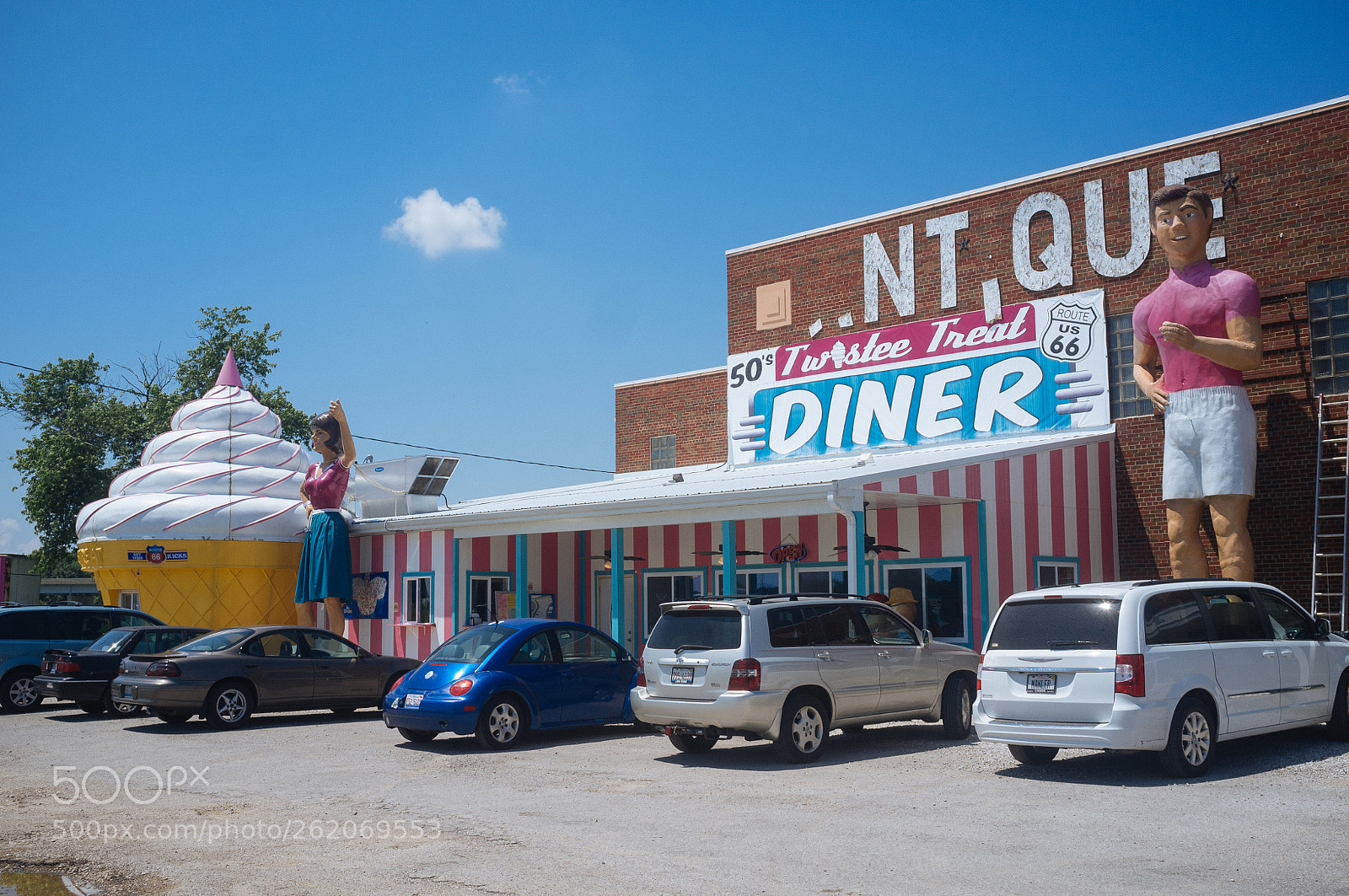 Fujifilm FinePix X100 sample photo. Guarding the diner photography