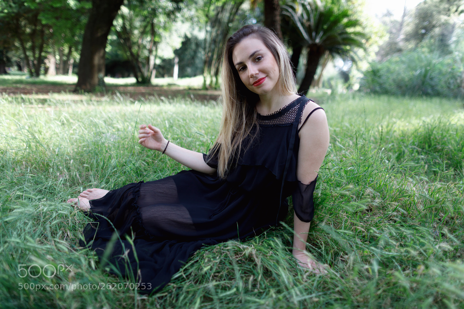 Canon EOS 5D Mark IV sample photo. Beautiful girl in nature. photography