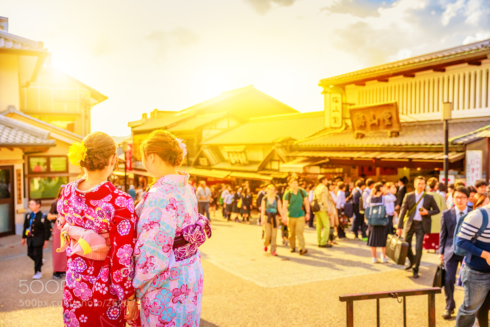 Canon EOS 5D Mark IV sample photo. Kimono women in kyoto photography