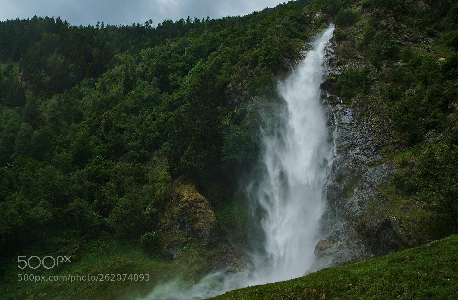 Sony ILCA-77M2 sample photo. Free falling photography