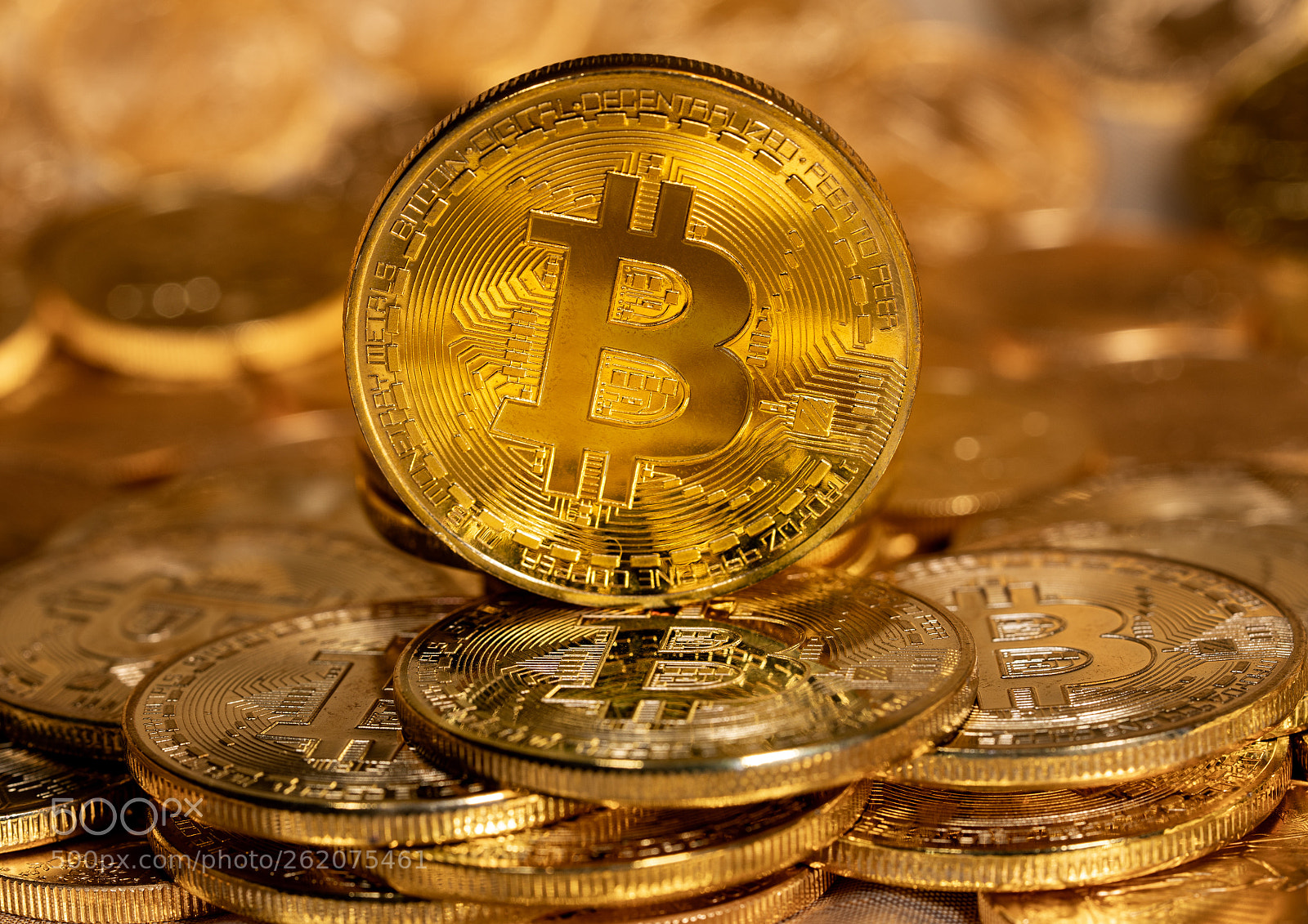 Sony a7R III sample photo. Single bitcoin coin standing photography