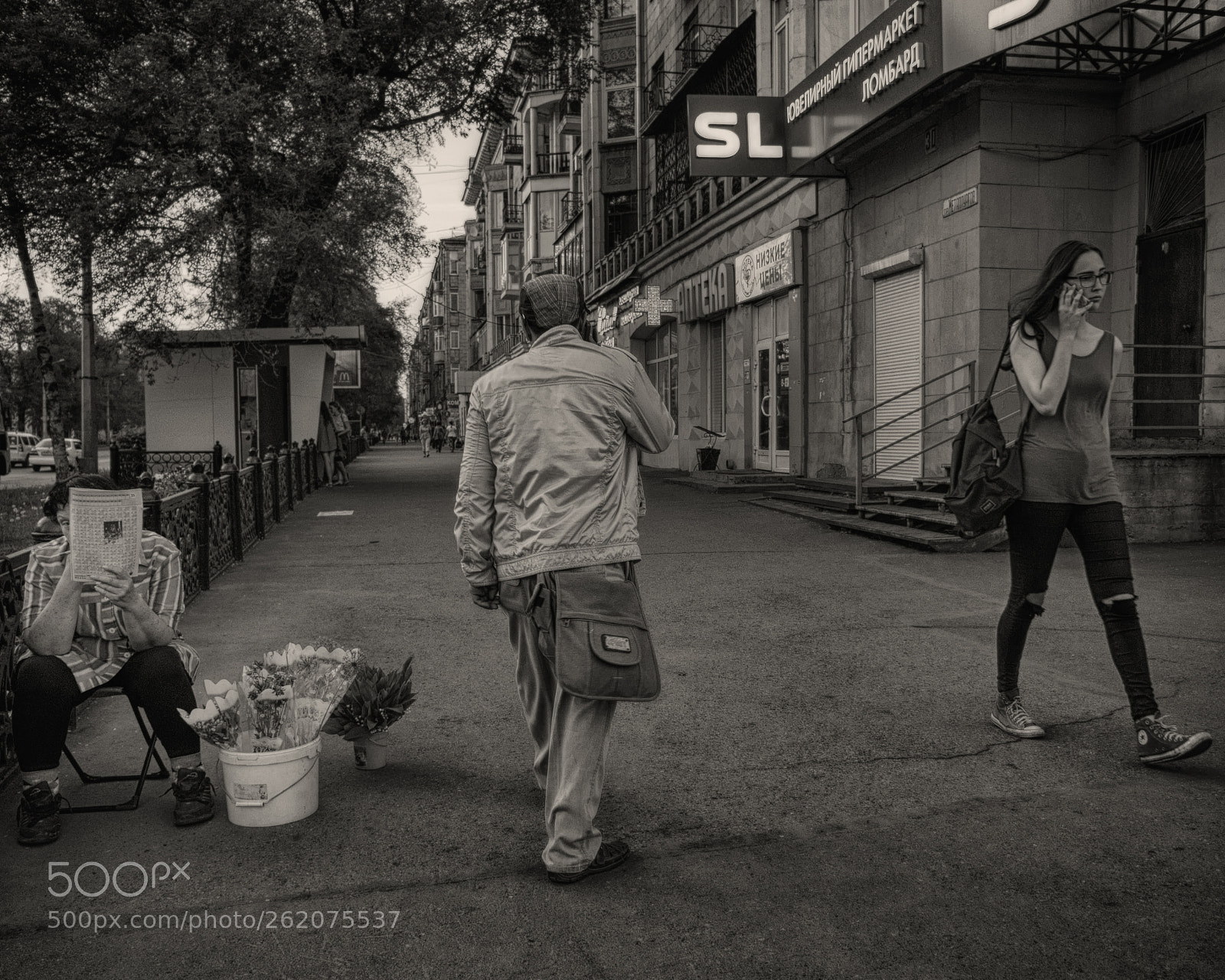 Sony Alpha NEX-5T sample photo. Flowers are sold photography