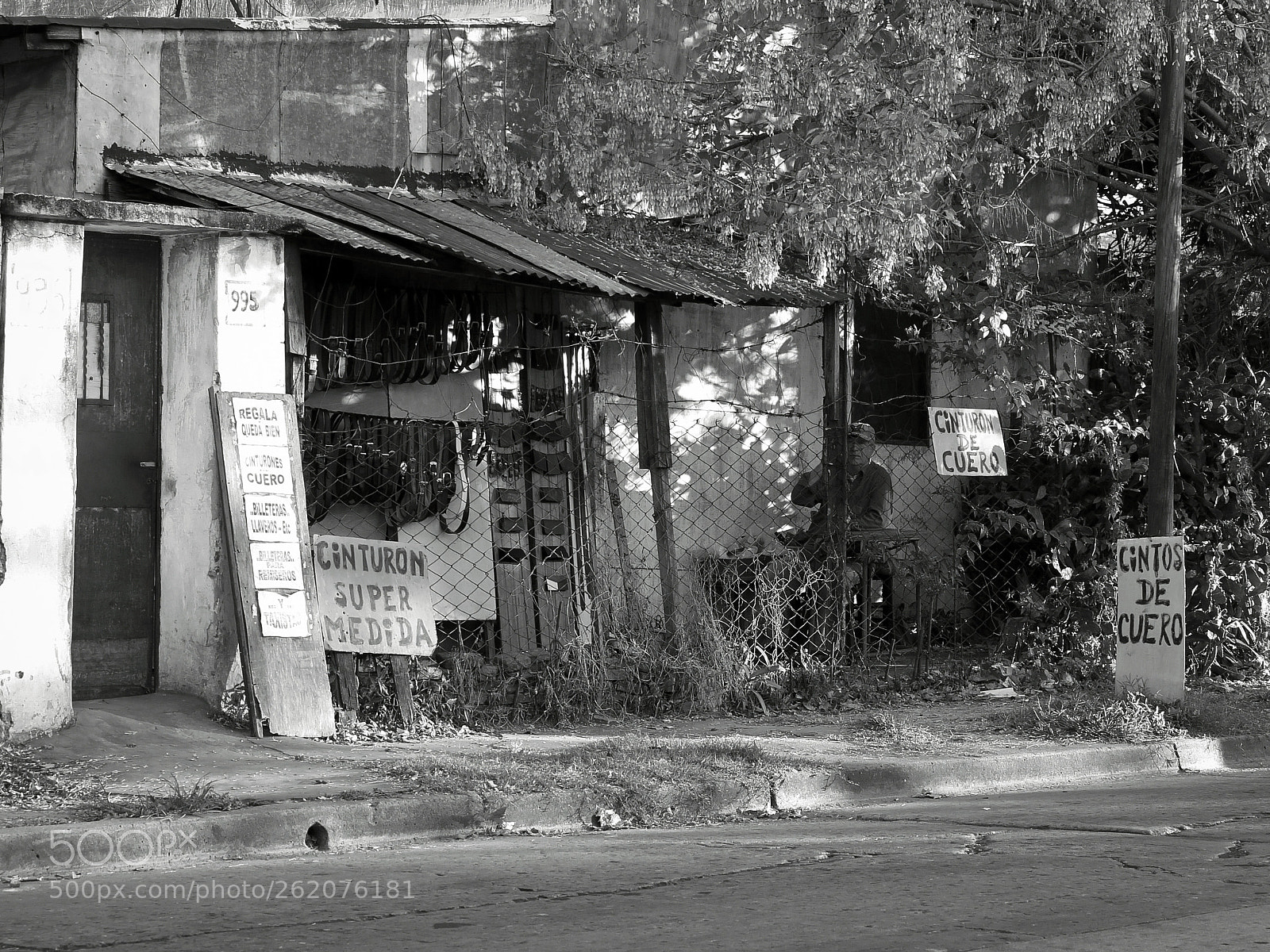 Canon PowerShot G1 X sample photo. Cintos de cuero photography