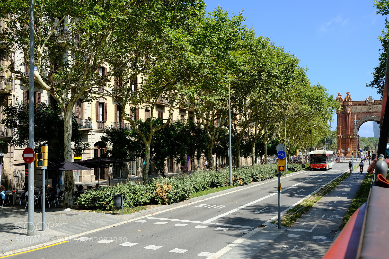 Fujifilm X-T2 sample photo. Sun's shining in barcelona photography