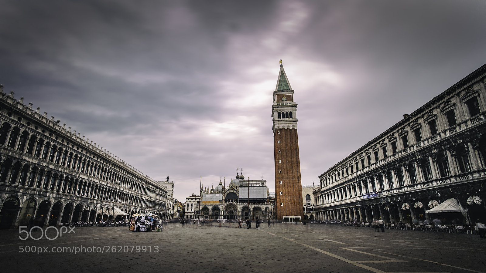 Nikon D90 sample photo. Thirty seconds in piazza photography
