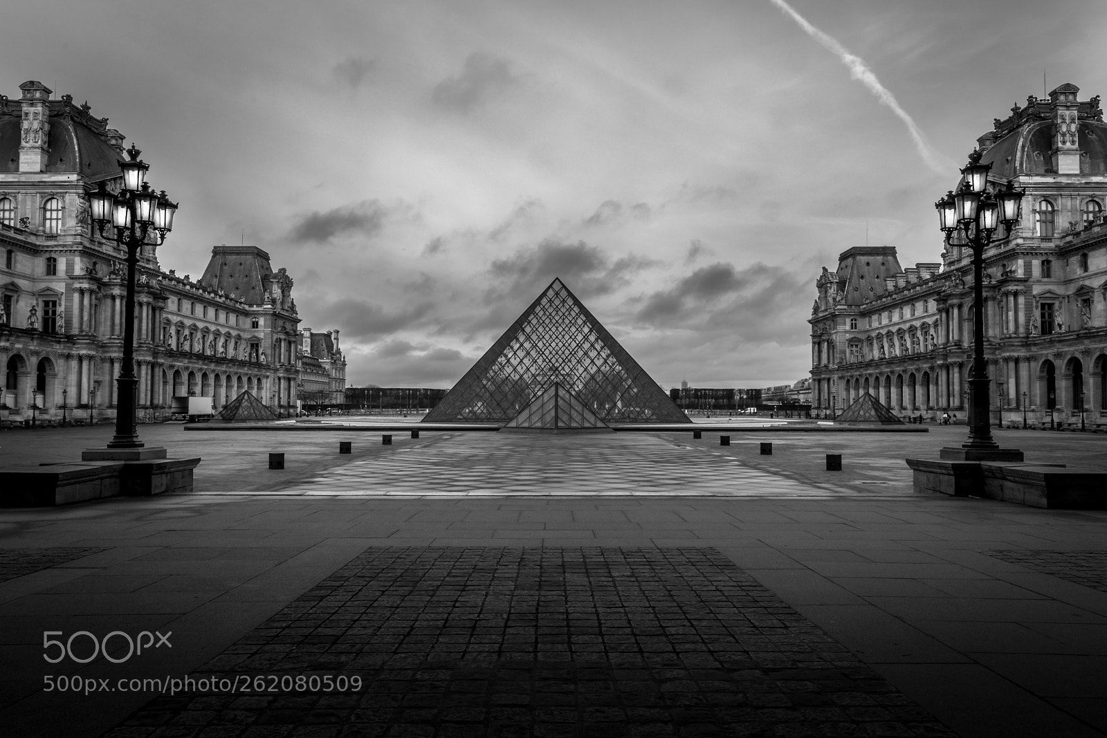 Canon EOS 7D Mark II sample photo. Louvre museum in the photography