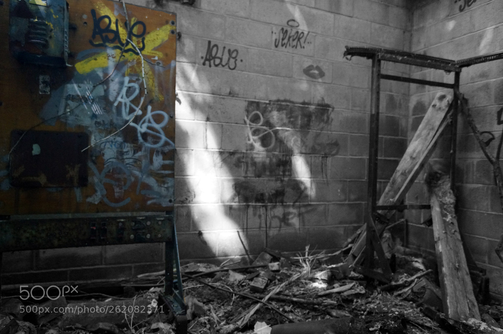 Sony SLT-A57 sample photo. Abandoned space photography
