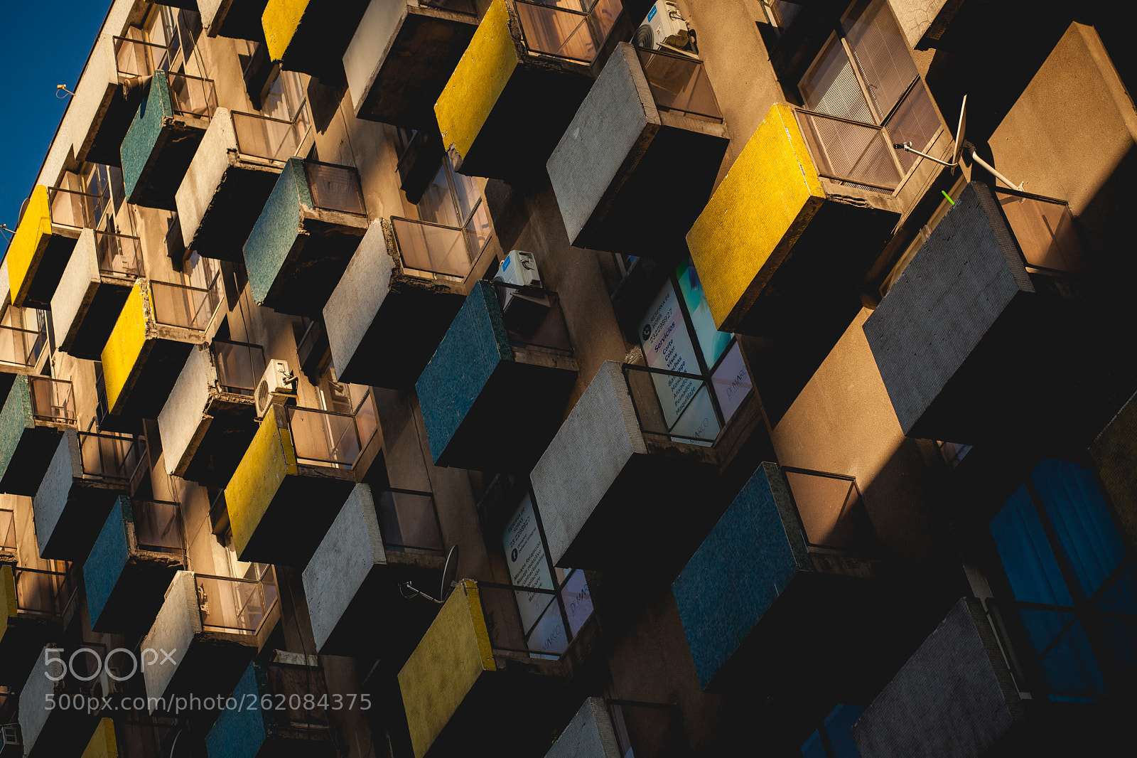 Canon EOS 5D Mark II sample photo. Cube photography