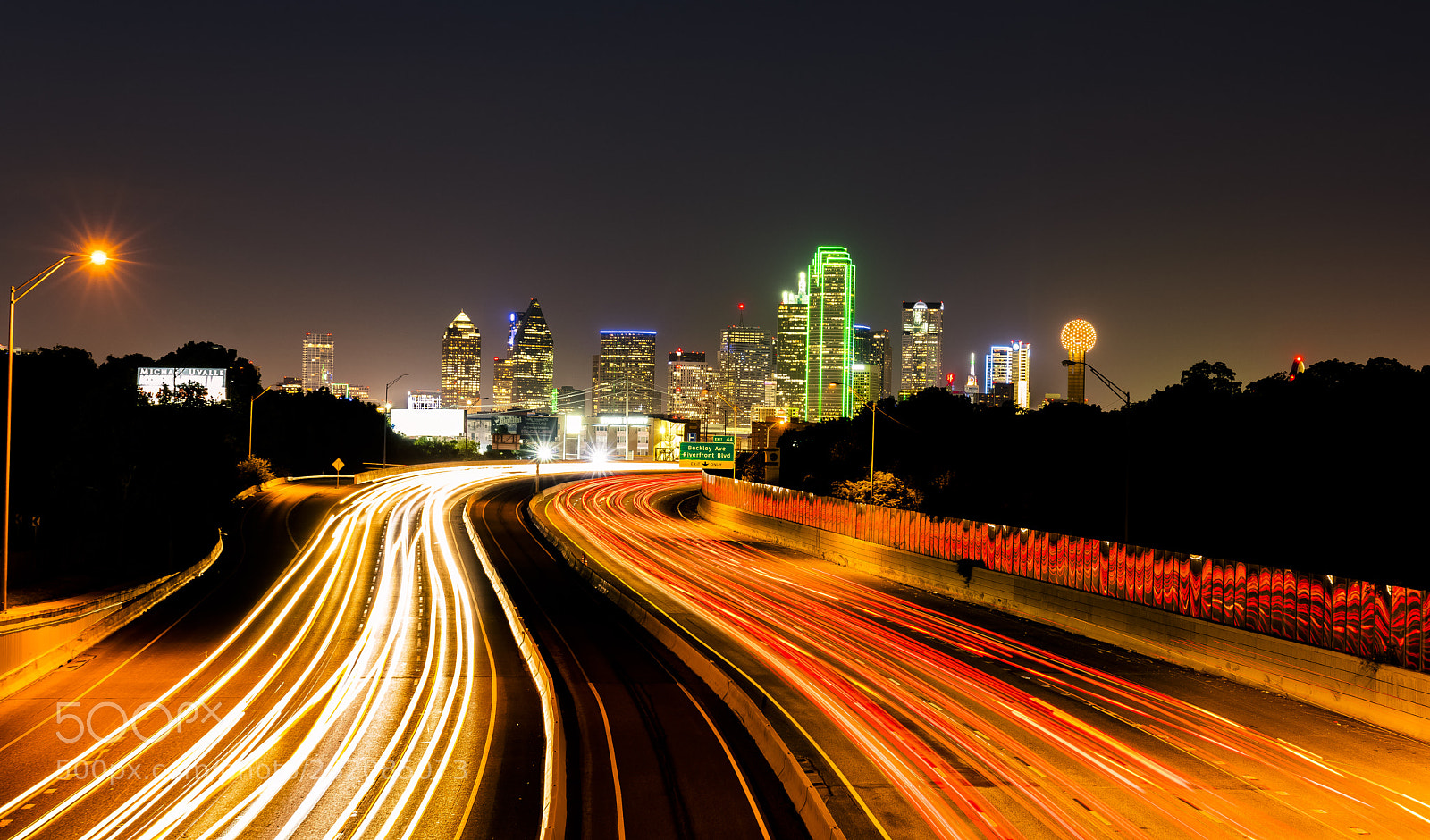 Sony a7R III sample photo. Streaks through dallas photography
