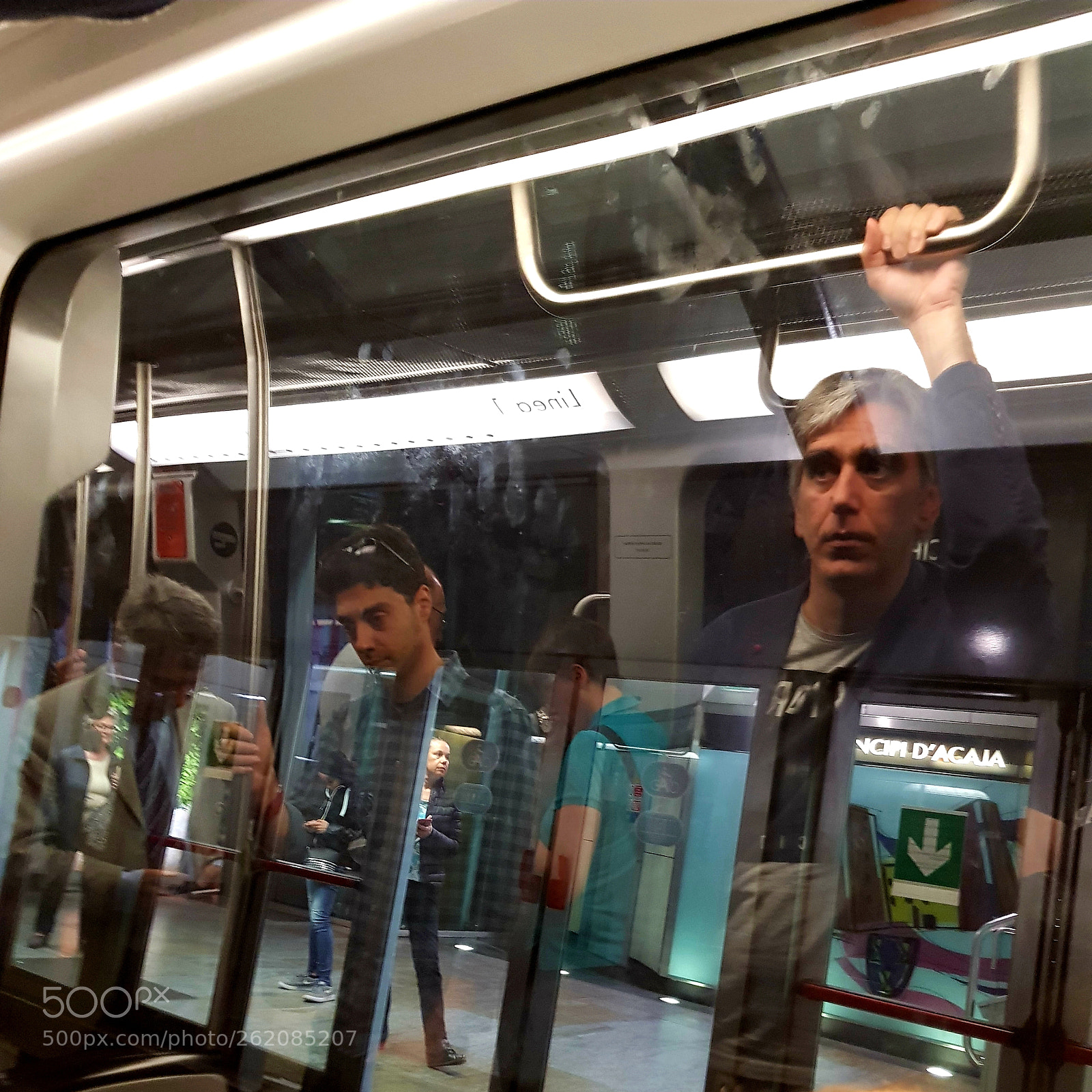 Samsung Galaxy S8 sample photo. The subway photography