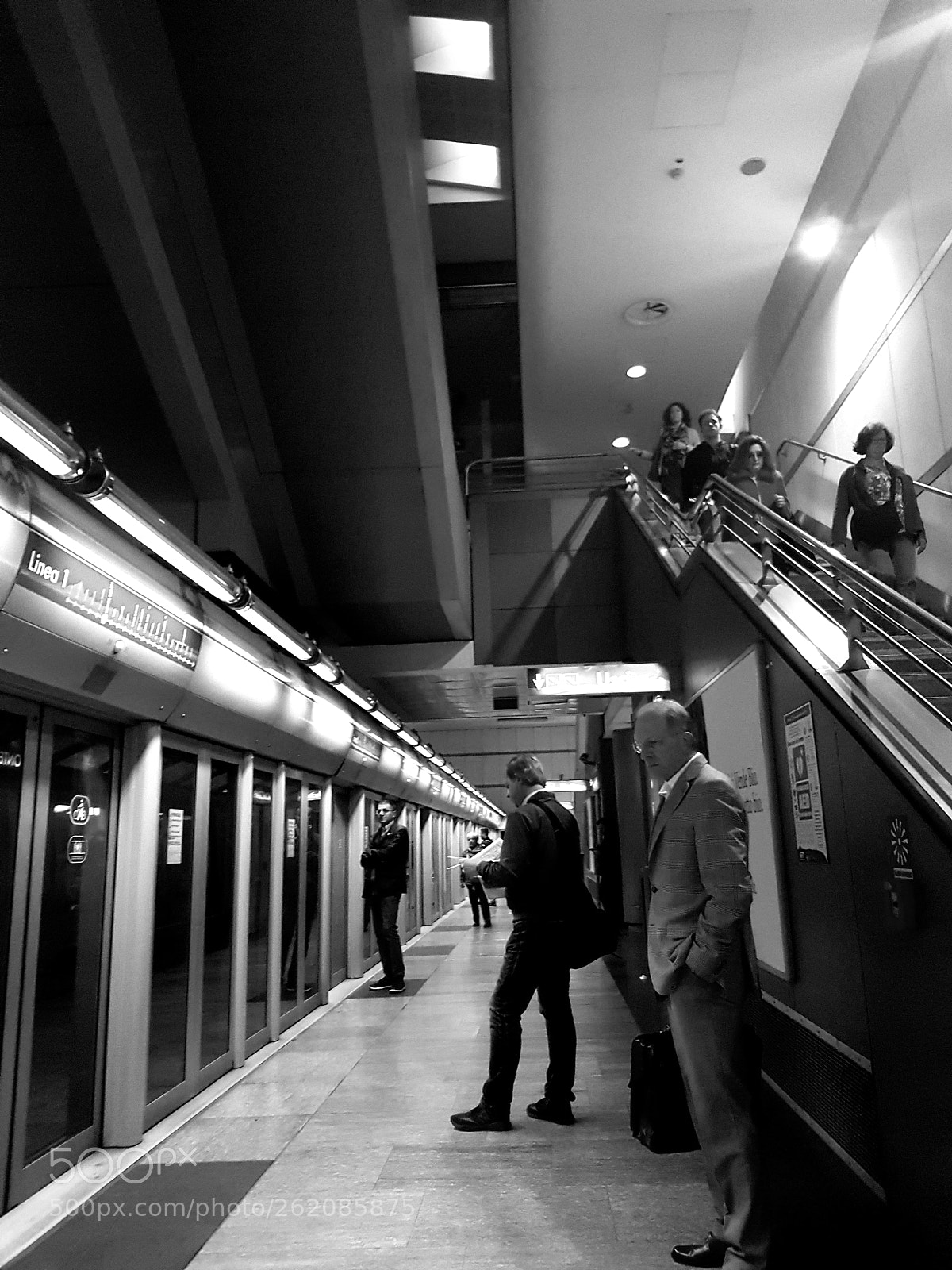 Samsung Galaxy S8 sample photo. Metro line photography