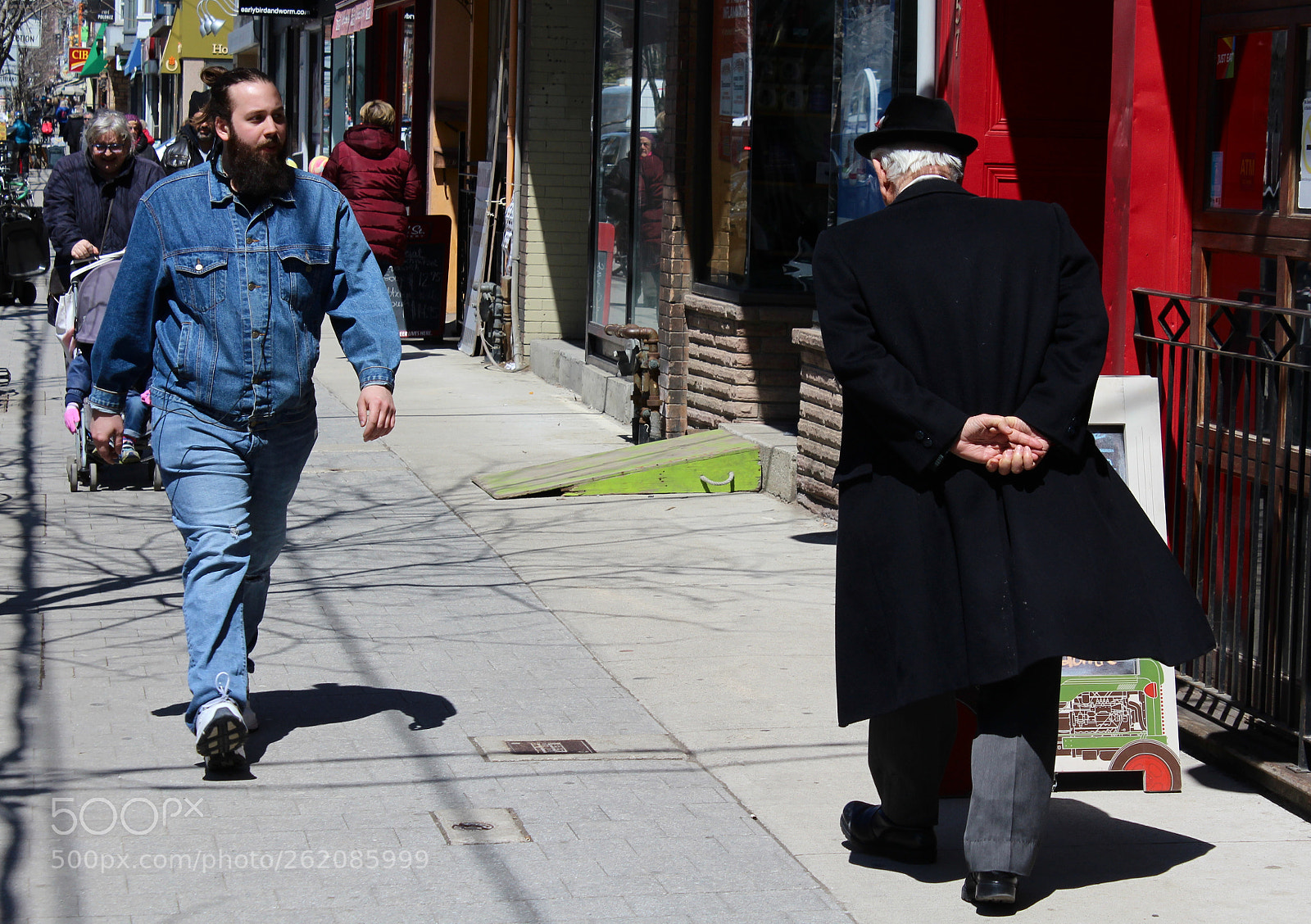 Canon EOS 1200D (EOS Rebel T5 / EOS Kiss X70 / EOS Hi) sample photo. Man in coat photography