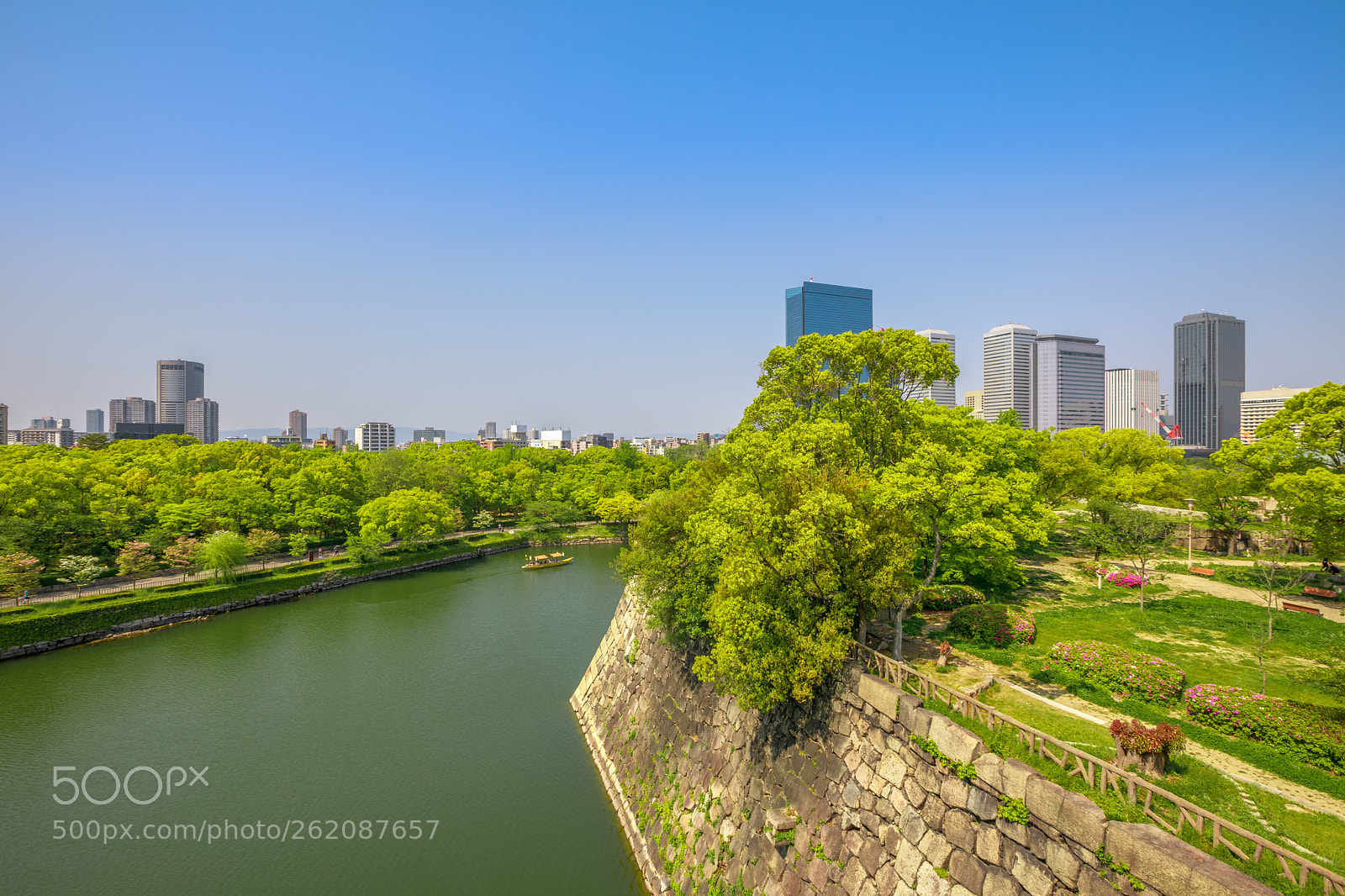 Canon EOS 5D Mark IV sample photo. Osaka castle landscape photography