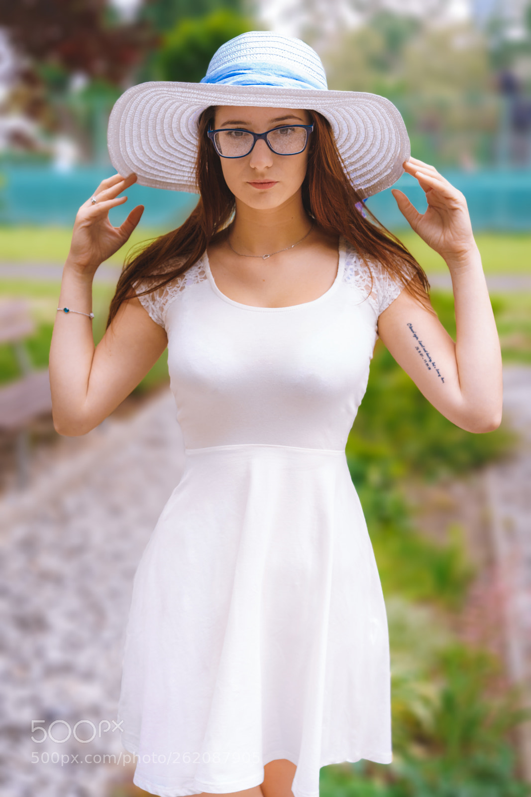 Sony a7 II sample photo. Girl in white 2 photography