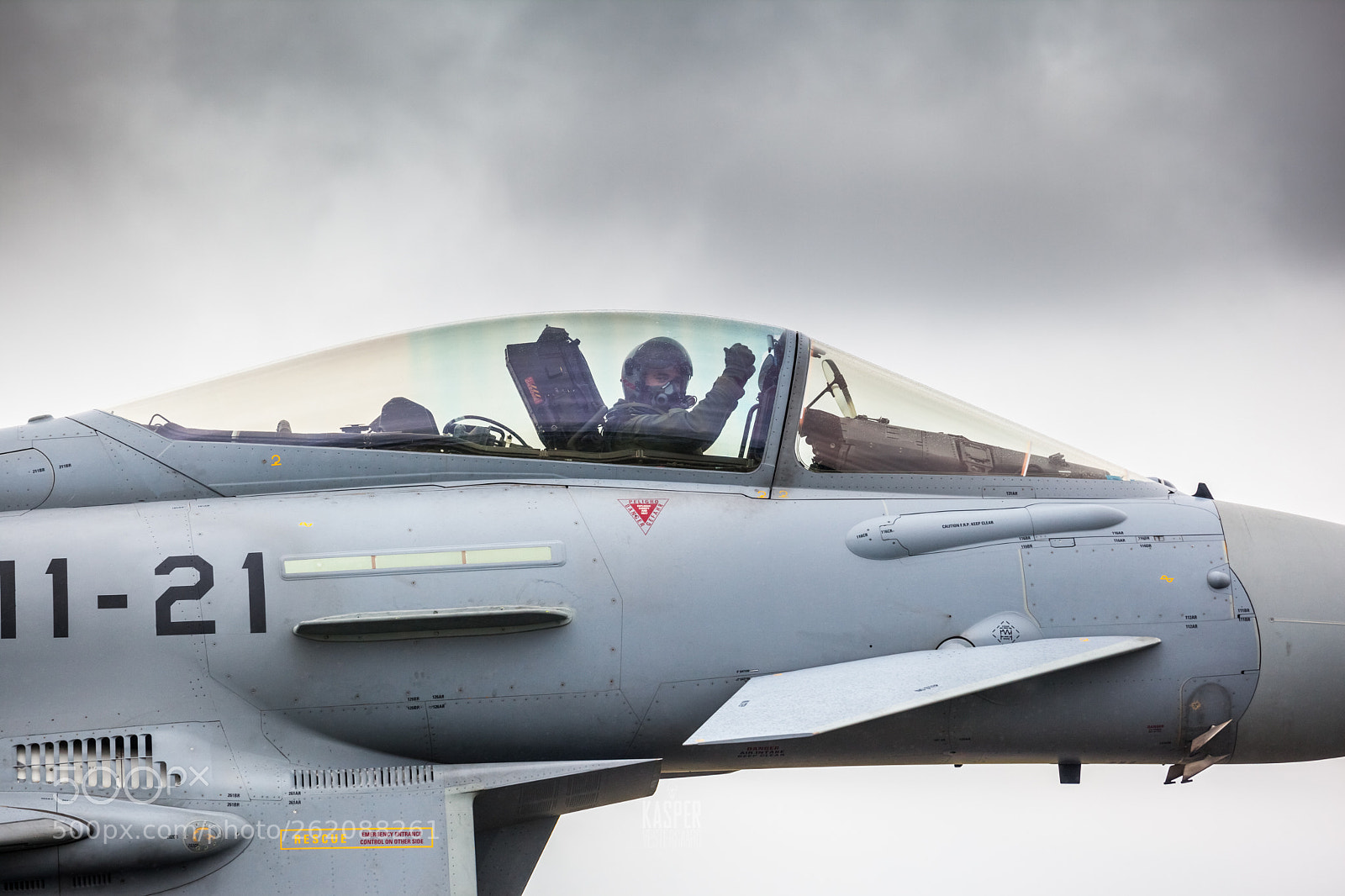 Canon EOS 5D Mark II sample photo. A happy pilot photography