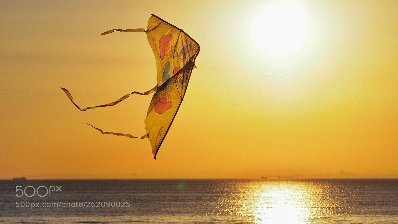 Olympus OM-D E-M10 II sample photo. Kite & sunset photography