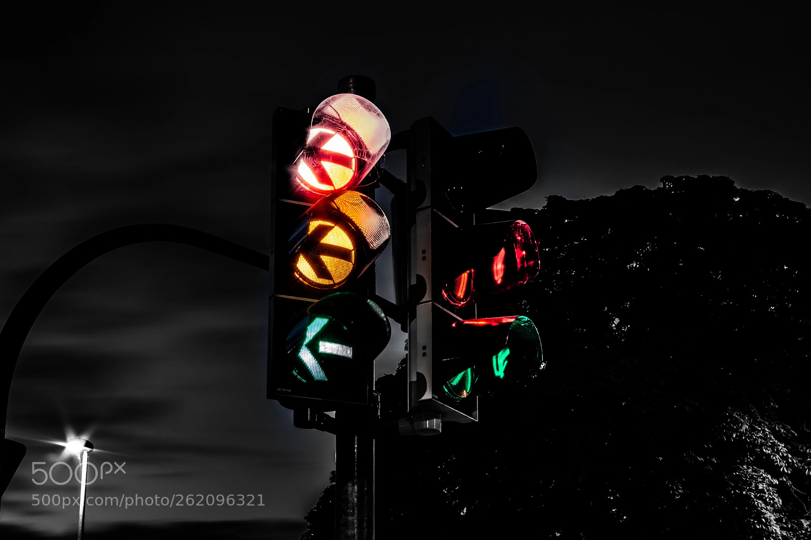 Canon EOS 750D (EOS Rebel T6i / EOS Kiss X8i) sample photo. Perfect traffic light photography
