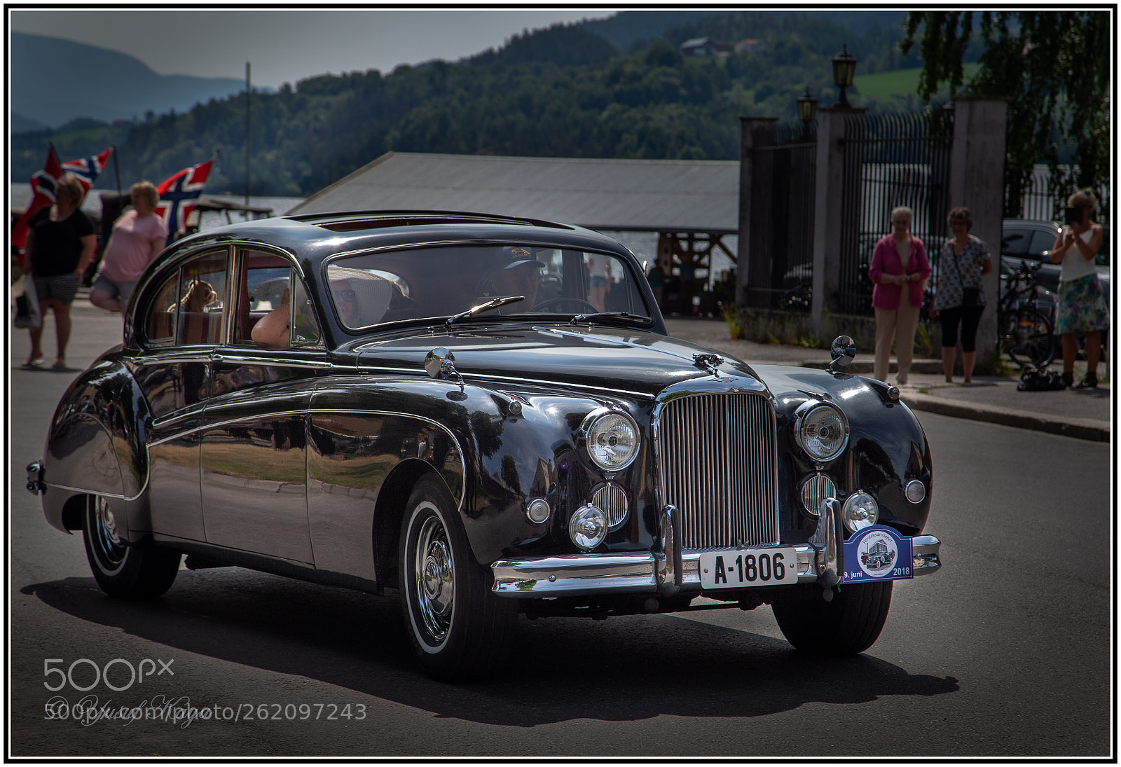 Canon EOS 5D Mark II sample photo. Old car photography