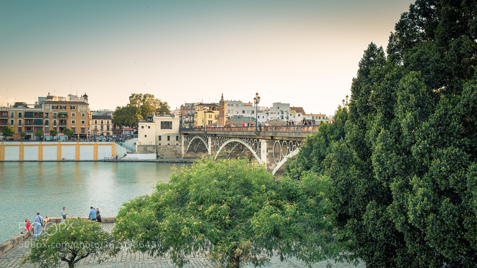 Fujifilm X-T2 sample photo. A sevillian bridge, hidden photography