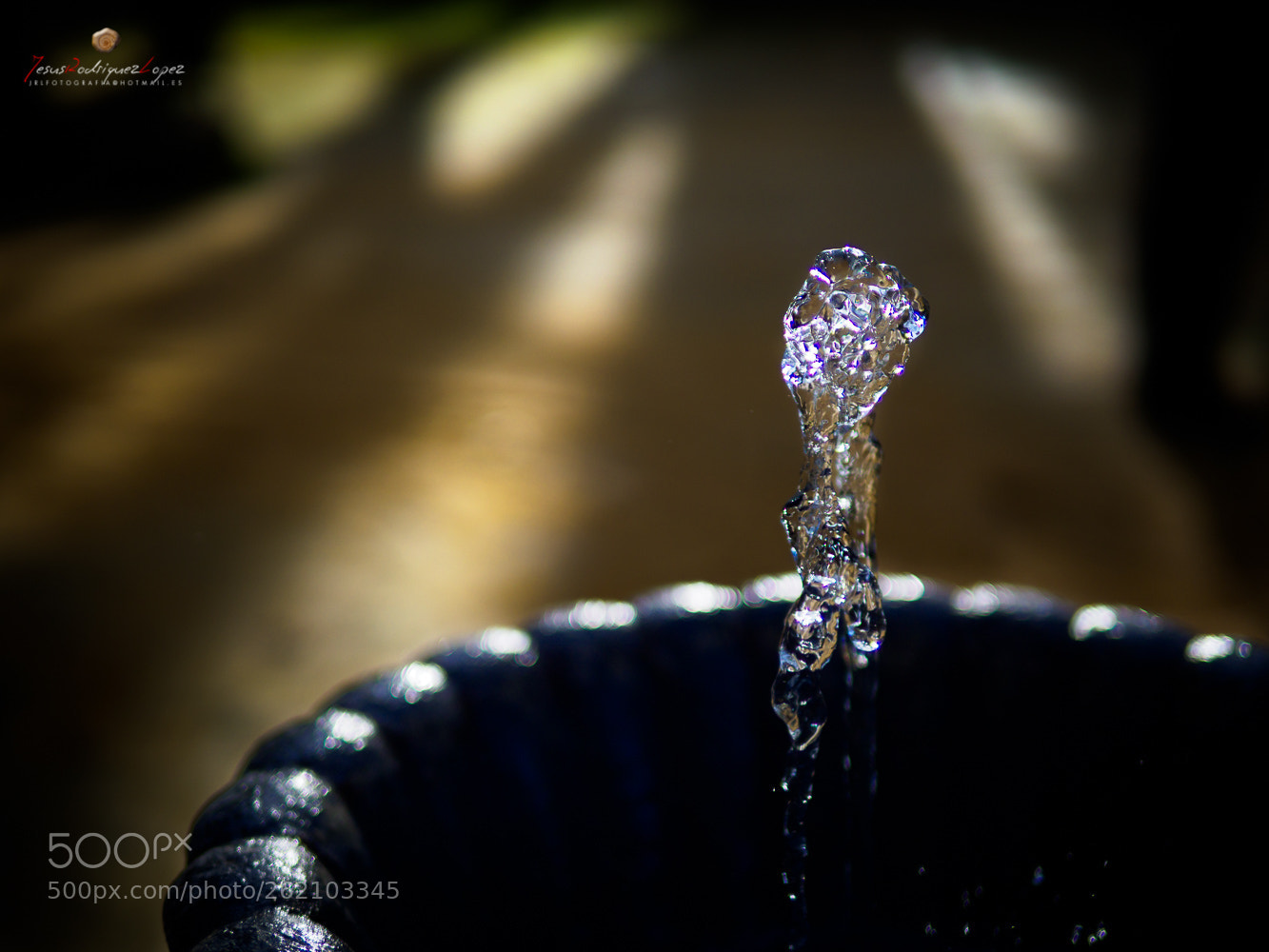 Olympus OM-D E-M1 Mark II sample photo. Frescor de calle photography
