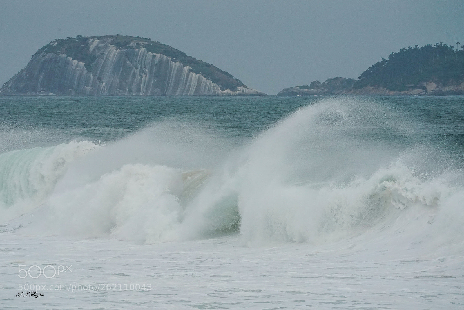 Sony a9 sample photo. Surf spray & islands photography