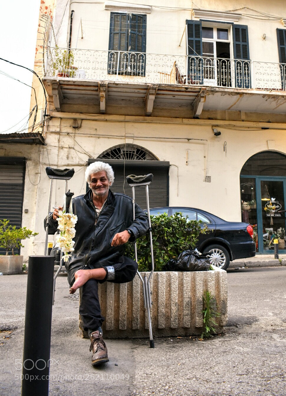 Nikon D5600 sample photo. Seller of love photography