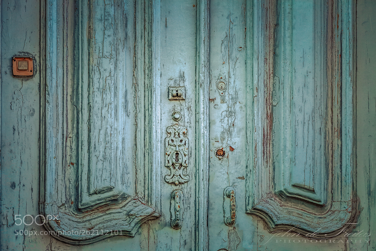 Canon EOS 5D Mark II sample photo. Door bell photography
