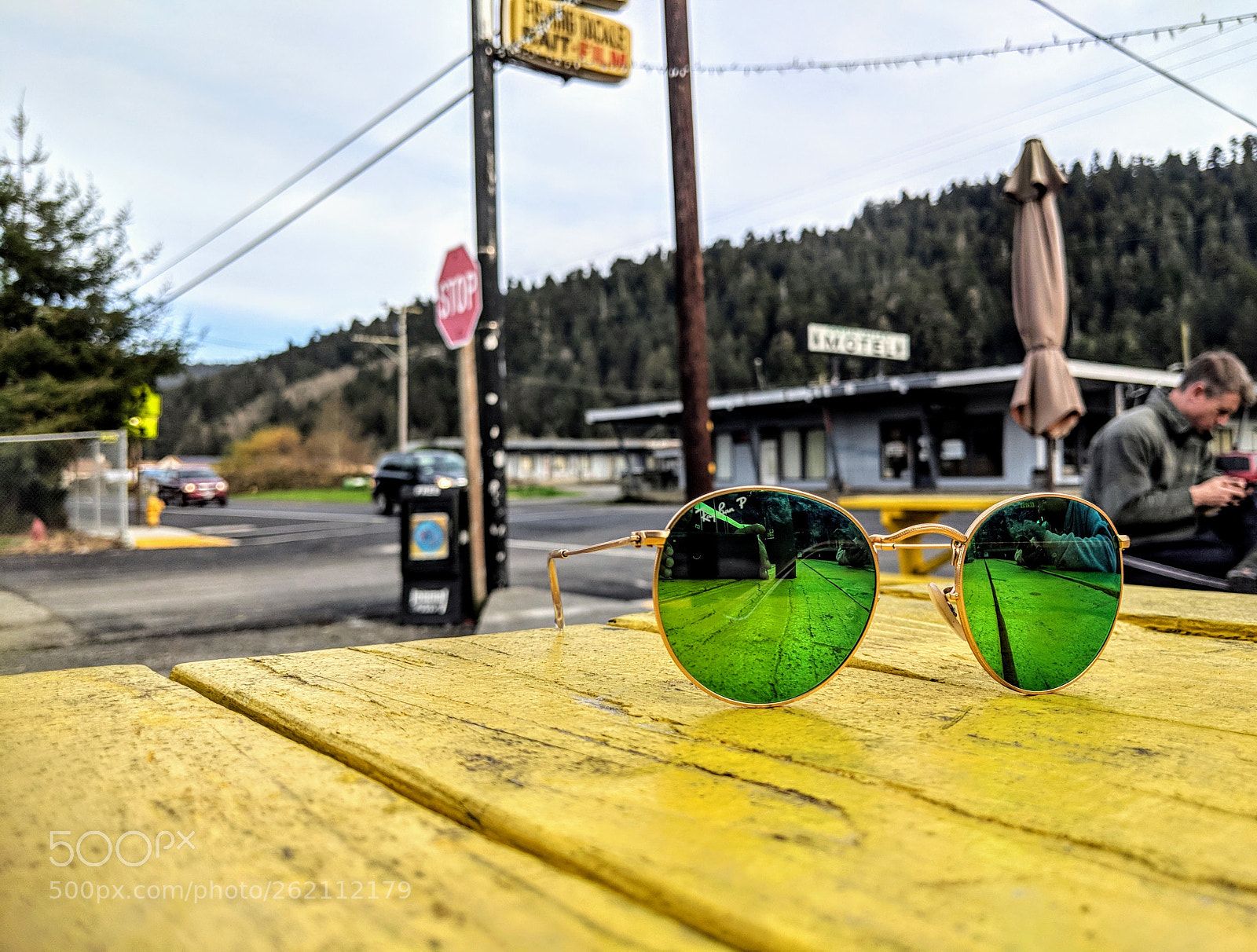 Google Pixel 2 sample photo. Through the looking glass photography