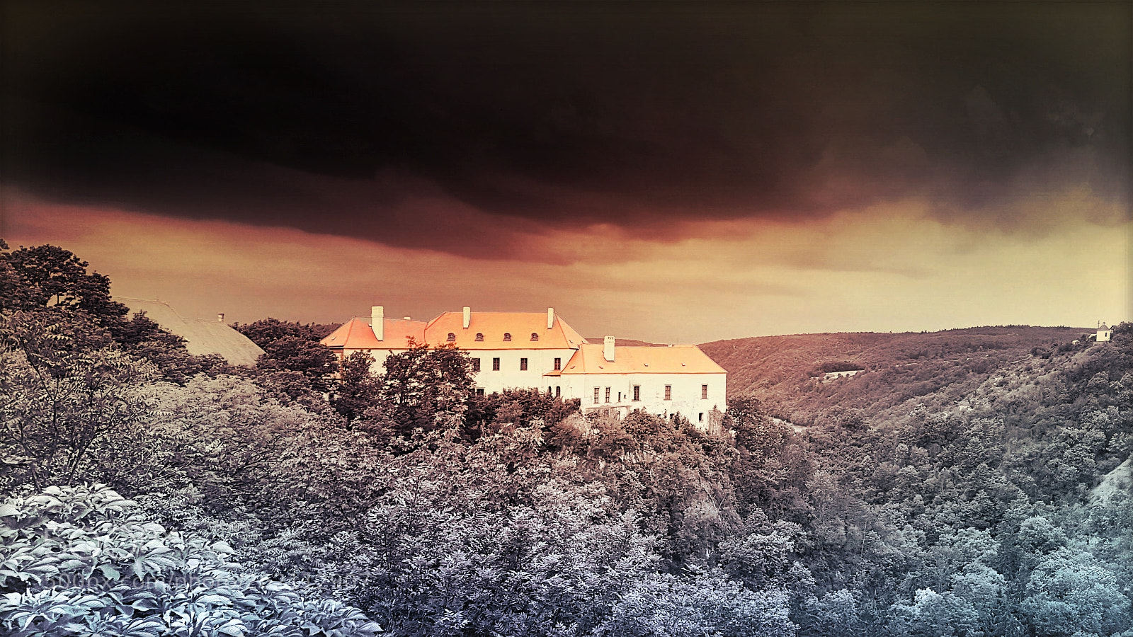 Samsung Galaxy S7 sample photo. Znojmo castle photography