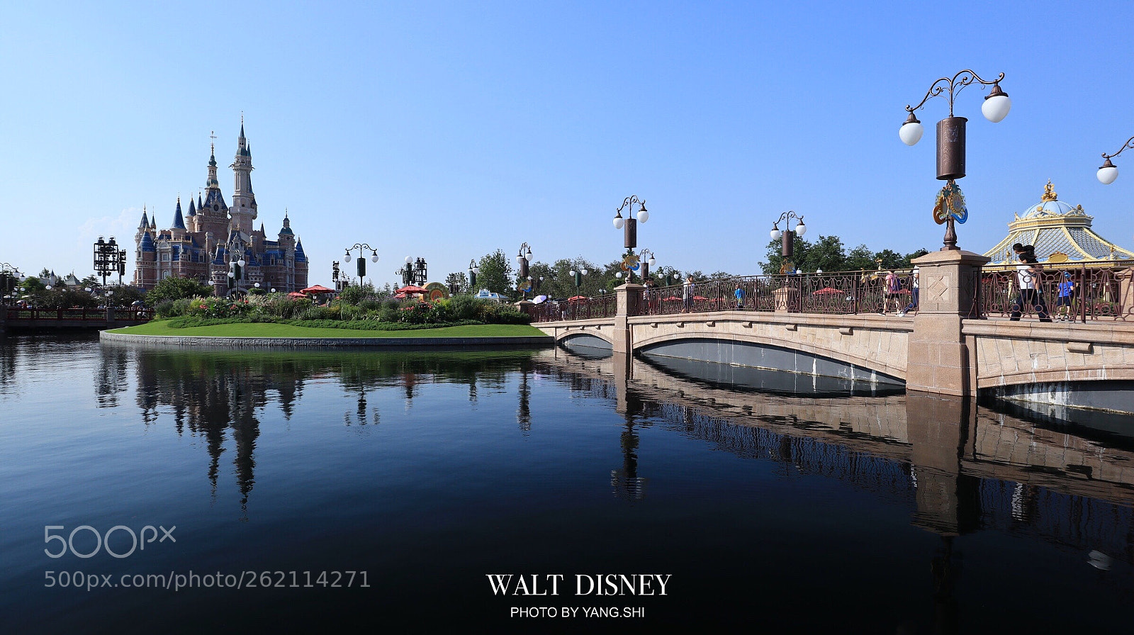 Canon EOS M5 sample photo. We are in shanghai photography