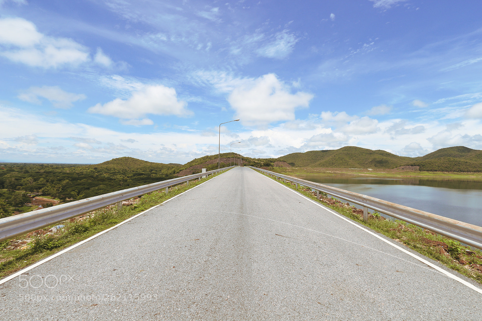 Canon EOS 700D (EOS Rebel T5i / EOS Kiss X7i) sample photo. Road to lake  photography