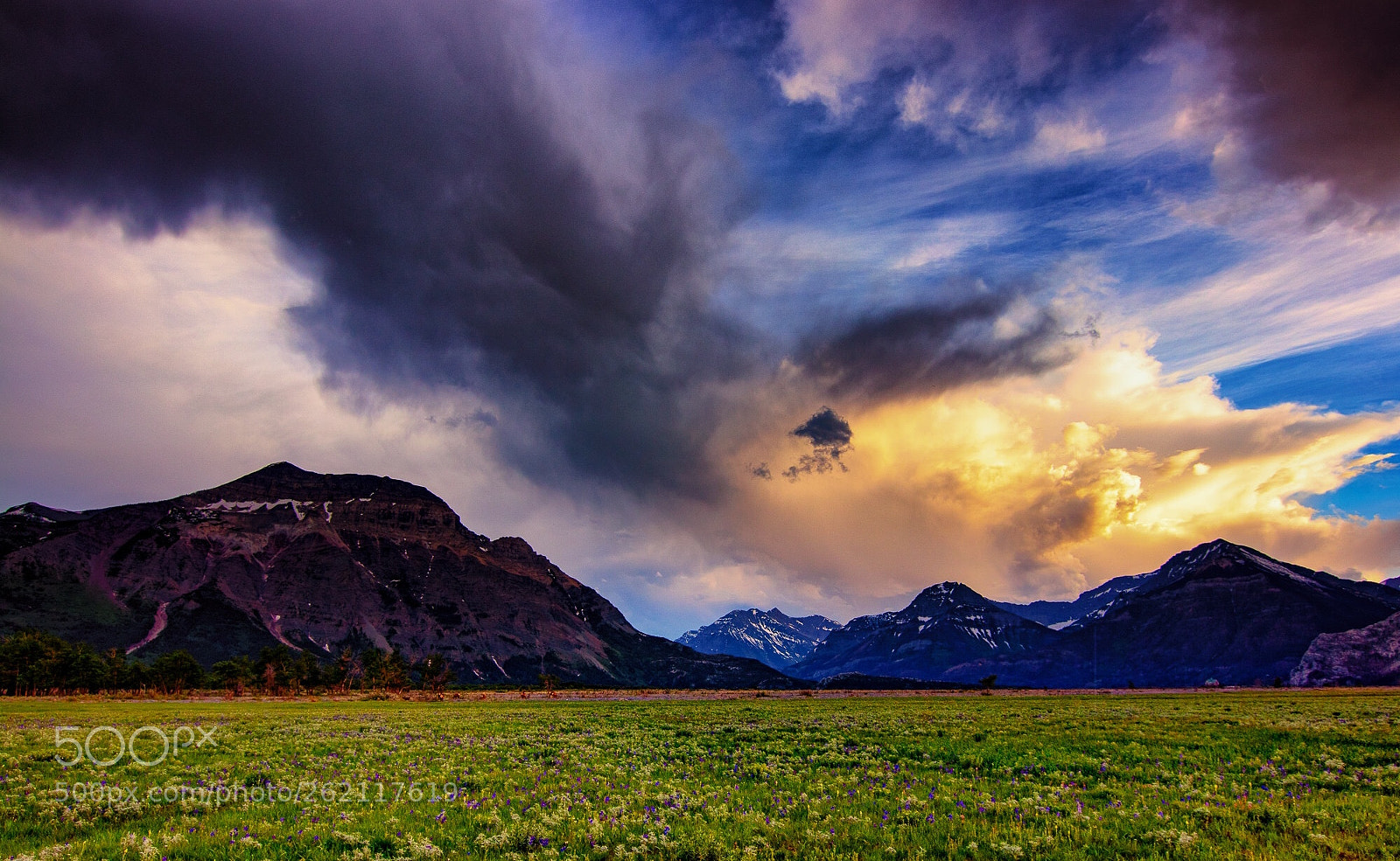 Canon EOS 800D (EOS Rebel T7i / EOS Kiss X9i) sample photo. Sunset in waterton lakes photography