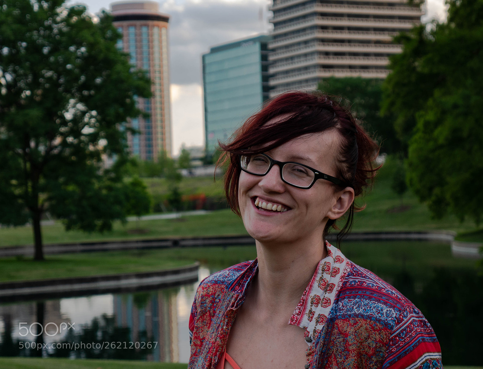 Panasonic Lumix DMC-G7 sample photo. Red at the arch photography