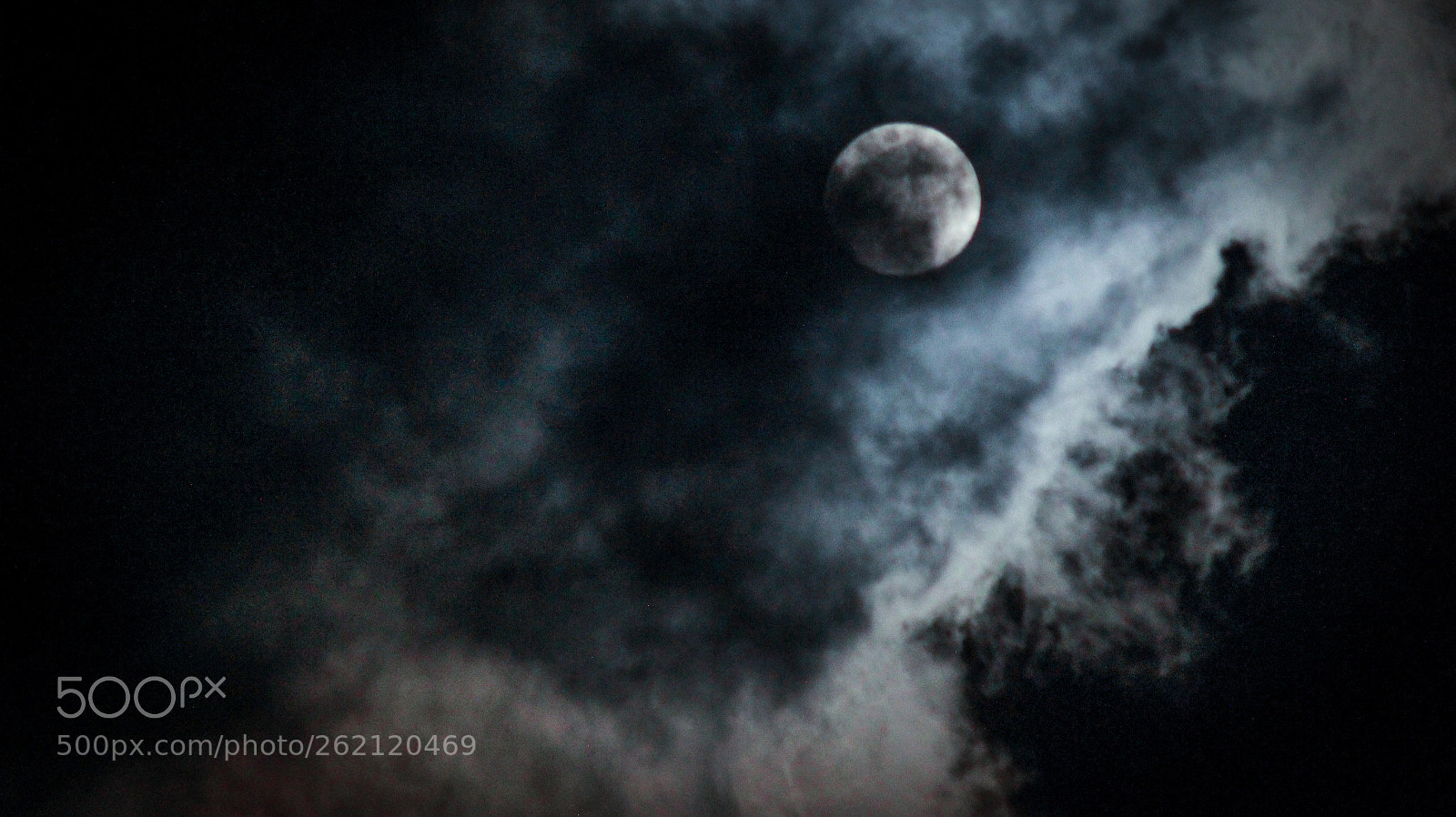 Canon EOS 1300D (EOS Rebel T6 / EOS Kiss X80) sample photo. Cloudy moon? photography