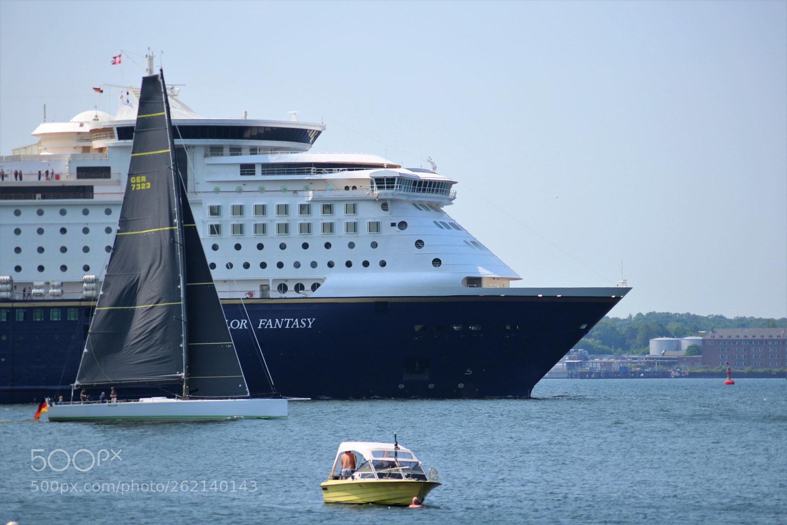 Canon EOS 100D (EOS Rebel SL1 / EOS Kiss X7) sample photo. Variety of sea transports photography
